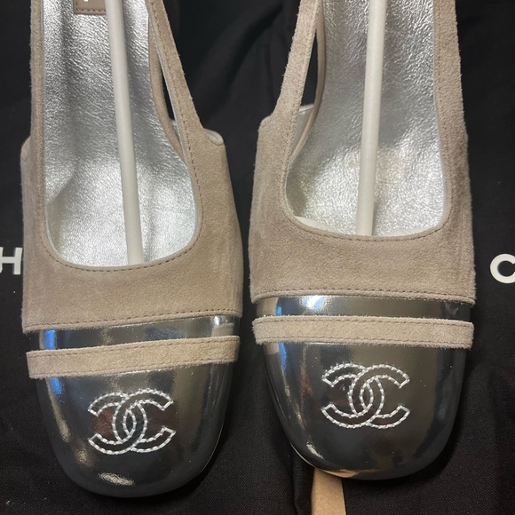 Authentic Chanel Suede Metallic Lambskin Cap Toe CC Slingback Pump size 39 - Picture 11 of 15